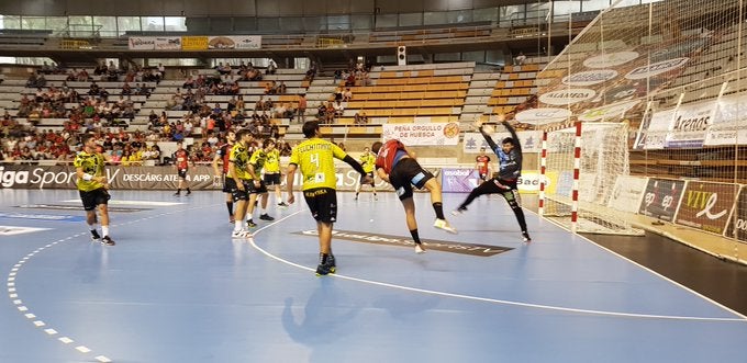 Fotos: Triunfo del Ademar en Huesca