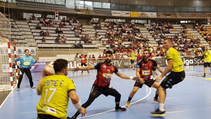 Fotos: Triunfo del Ademar en Huesca