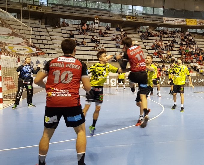 Fotos: Triunfo del Ademar en Huesca