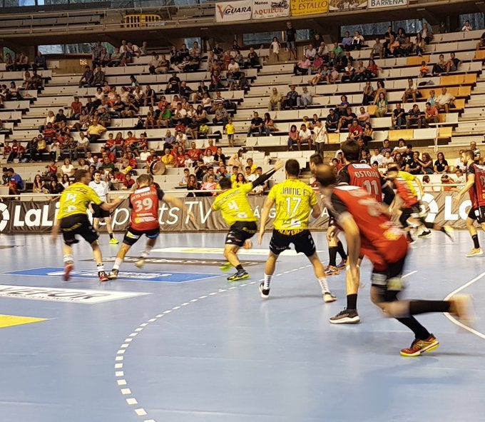 Fotos: Triunfo del Ademar en Huesca