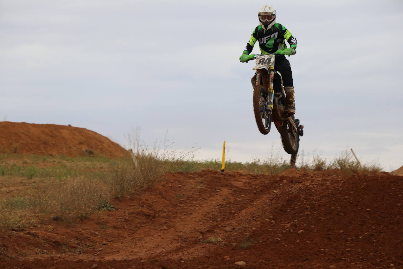 Los motores han vuelto a rugir con fuerza en el circuito de 'Los Cucharales' de Valencia de Don Juan. Este recinto coyantino ha a cogido la cuarta prueba de motocross puntuable del campeonato de Castilla y León 2019, el más importante de los que organiza la Federación.