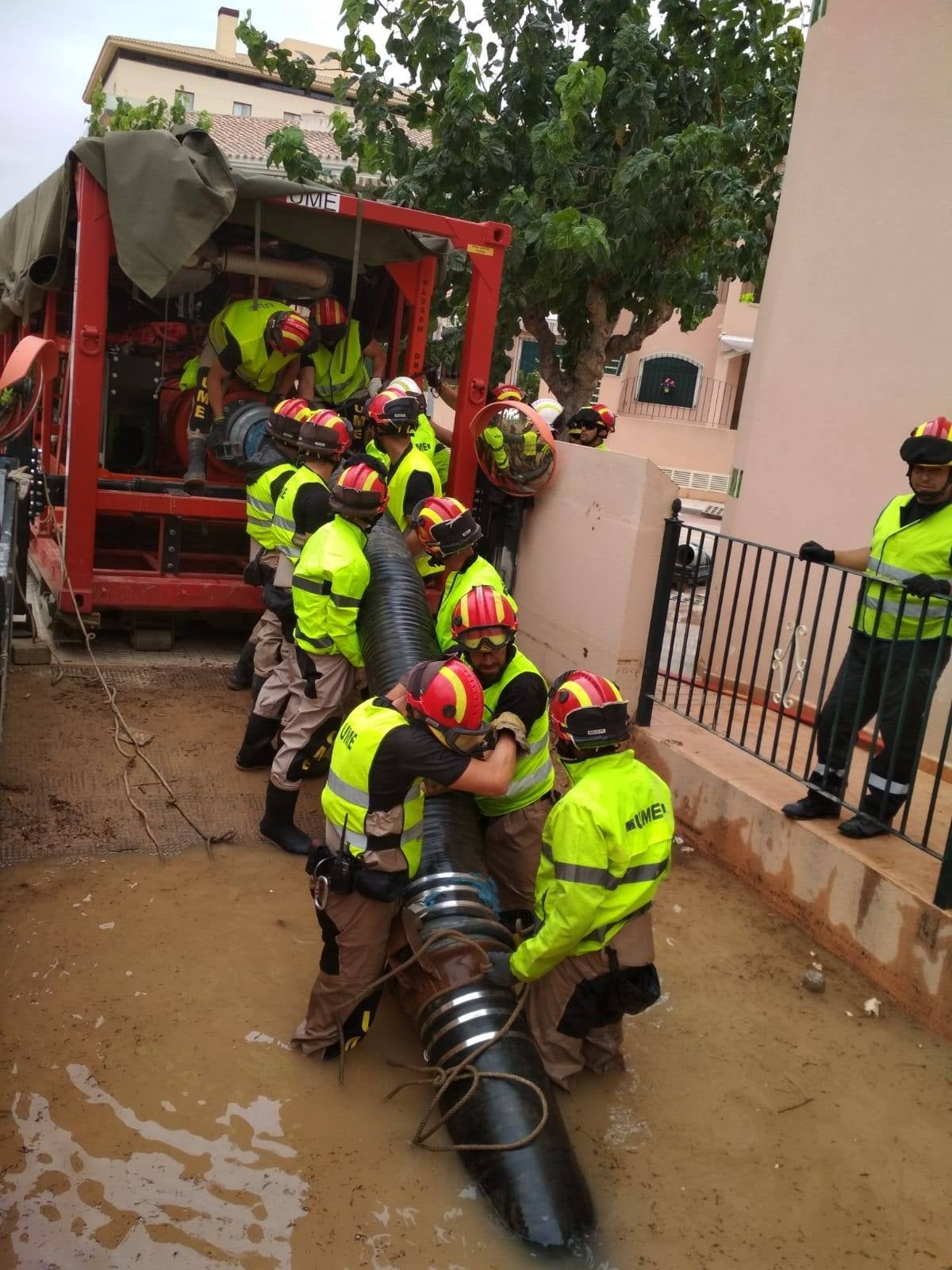 Fotos: La UME actúa para paliar los efectos de la gota fría en Orihuela (Alicante)