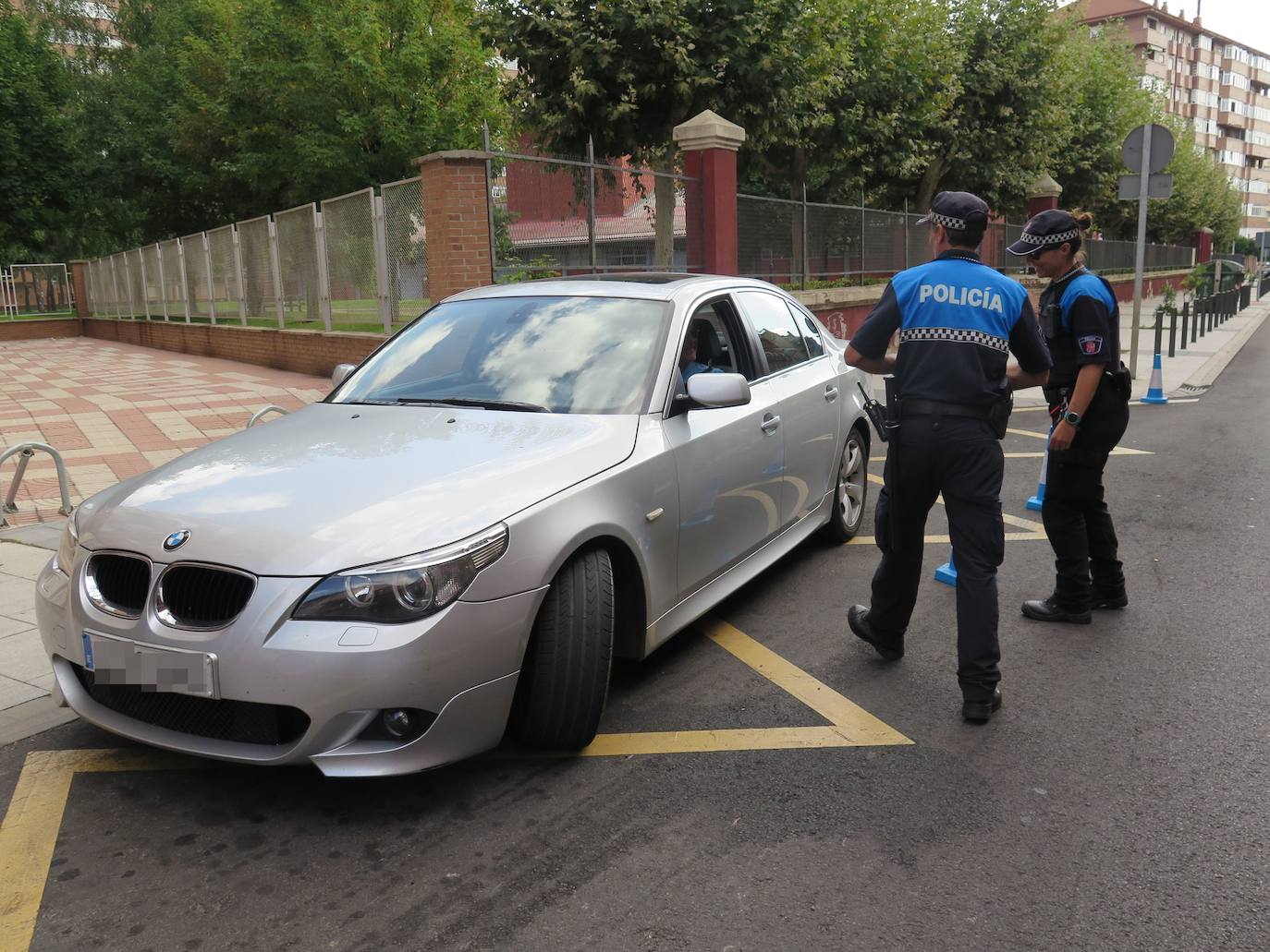 Fotos: La Policía Local de León inica la campaña de control de distracciones al volante