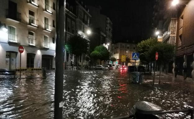 Galería. Una gran tromba de agua provoca inundaciones en Valladolid.