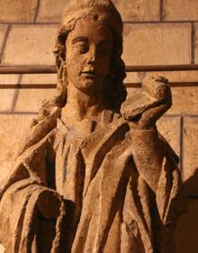 Imagen secundaria 2 - Las tres esculturas retiradas en la torre norte de la catedral.