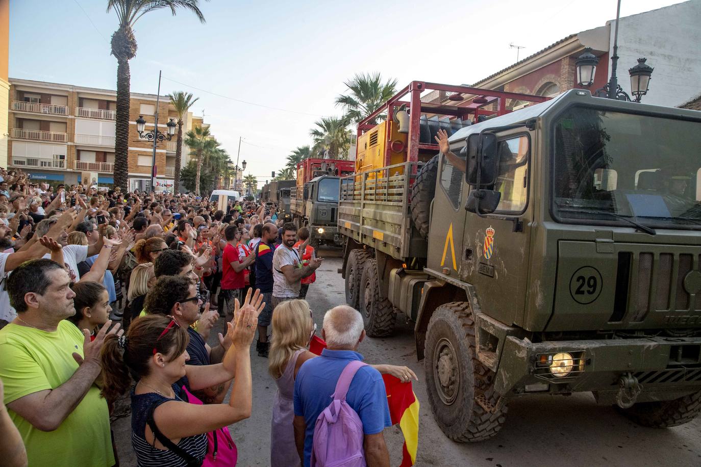 Los 1.400 efectivos y 400 medios materiales que la Unidad Militar de Emergencias (UME) y el resto de las Fuerzas Armadas desplegaron en la Región comienzan el regreso a sus bases tras rebajarse el nivel de emergencia