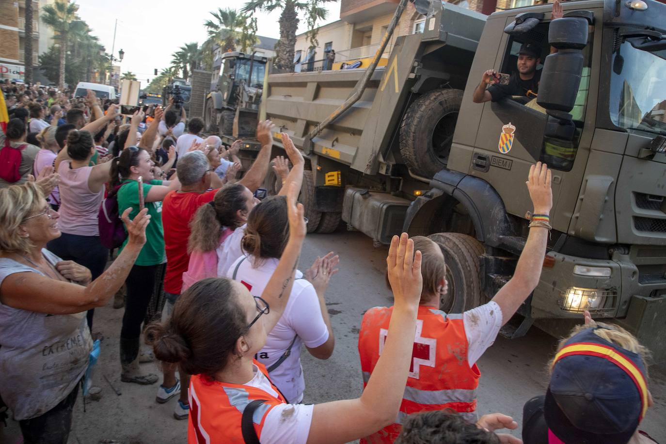 Los 1.400 efectivos y 400 medios materiales que la Unidad Militar de Emergencias (UME) y el resto de las Fuerzas Armadas desplegaron en la Región comienzan el regreso a sus bases tras rebajarse el nivel de emergencia