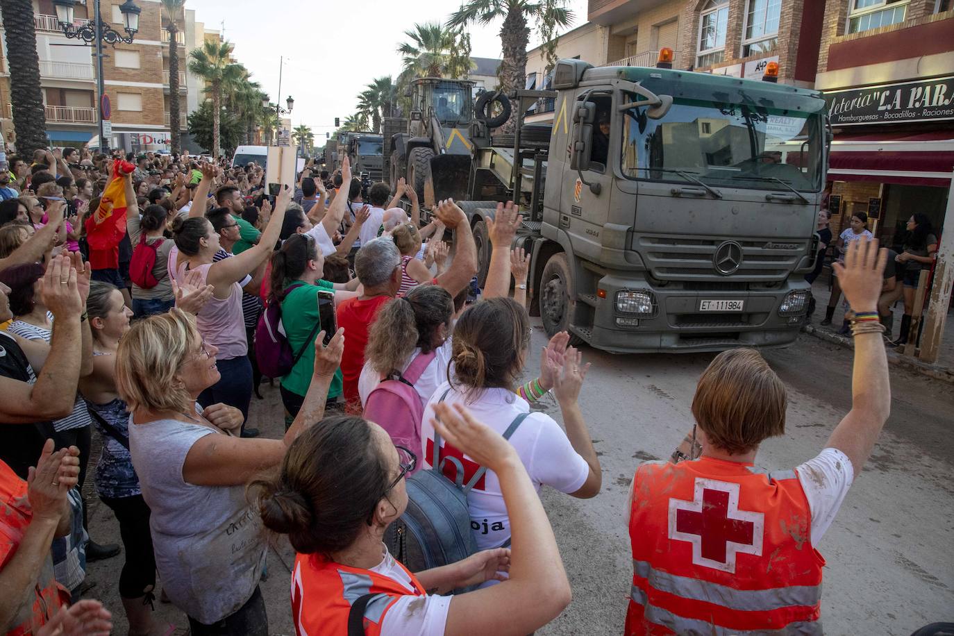 Los 1.400 efectivos y 400 medios materiales que la Unidad Militar de Emergencias (UME) y el resto de las Fuerzas Armadas desplegaron en la Región comienzan el regreso a sus bases tras rebajarse el nivel de emergencia