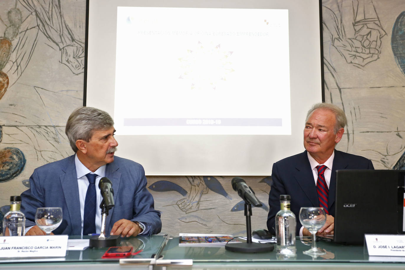 Fotos: Presentación del informe sobre la intención emprendedora de los egreasdos de la ULE