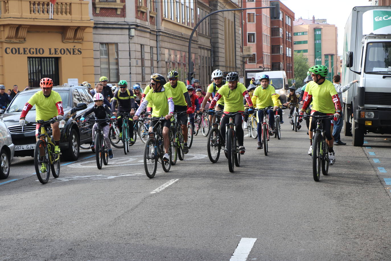 Fotos: Cientos leoneses dan a las al Día de la Bici en León capital