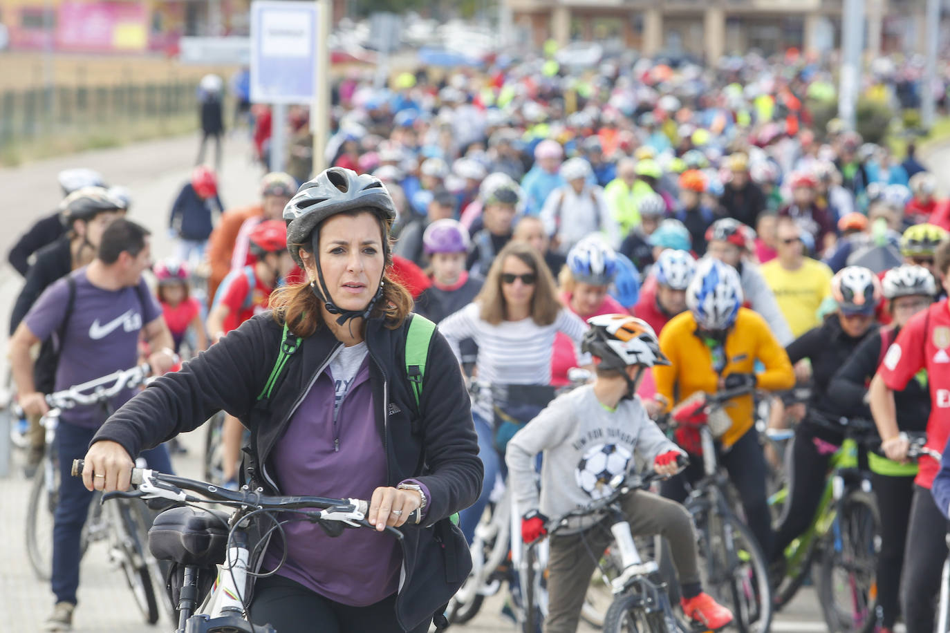 Fotos: Cientos leoneses dan a las al Día de la Bici en León capital
