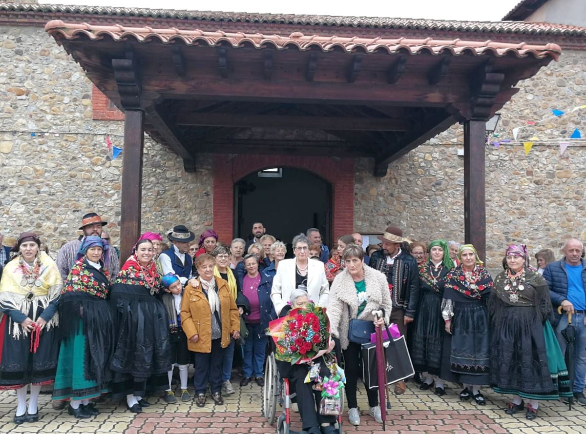 Fotos: Llamas de la Ribera celebra los 100 años la &#039;Tía Engracia&#039;