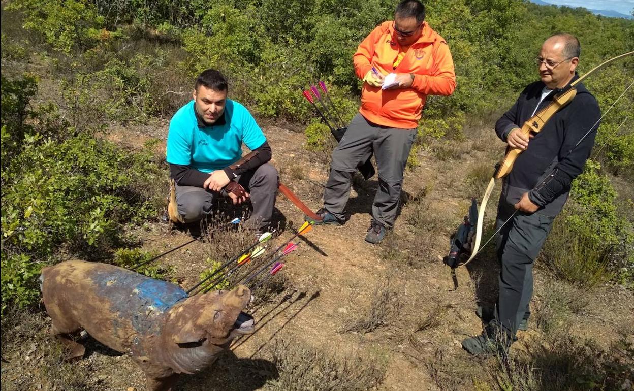 Tres participantes en la competición.