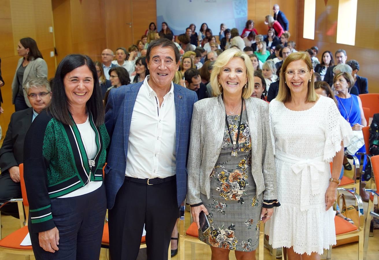 Valladolid. De i a d; La representante de la consejería de Nursing Now, Marta Méndez; el presidente del Consejo de Enfermería de Castilla y León, Alfredo Escaja; la consejera de Sanidad, Verónica Casado y la vicepresidenta en Europa de Nursing Now, Adelaida Zabalegui en la presentación del proyecto de Nursing Now.