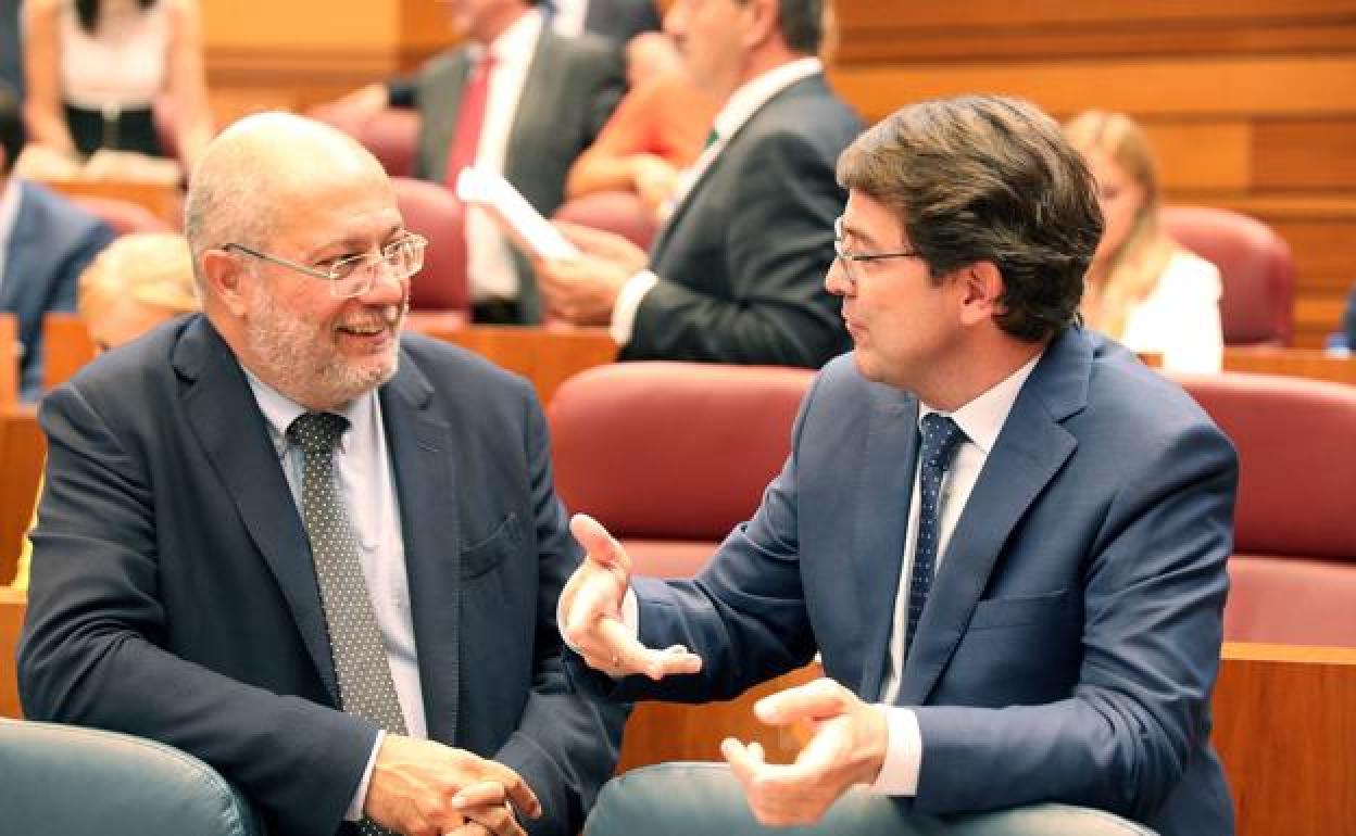 Vicepresidente y presidente en las Cortes de Castilla y León.