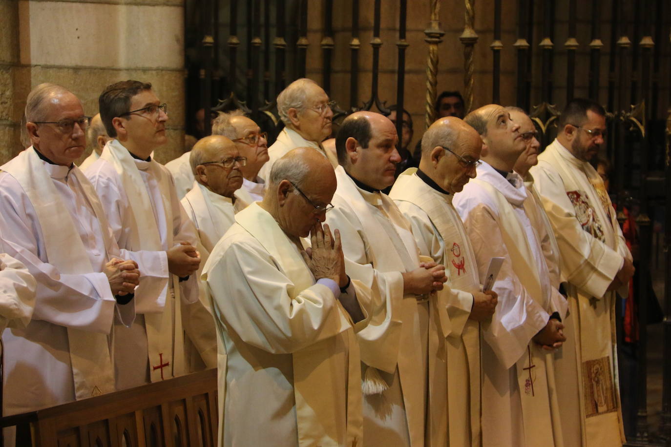 La Catedral de León ha acogido este jueves el 25 aniversario de la ordenación aniversario de su ordenación episcopal del obispo de León en un acto que el que López a pedido a Dios que «me guíe y sostenga en el servicio pastoral de esta santa Iglesia Legionense»