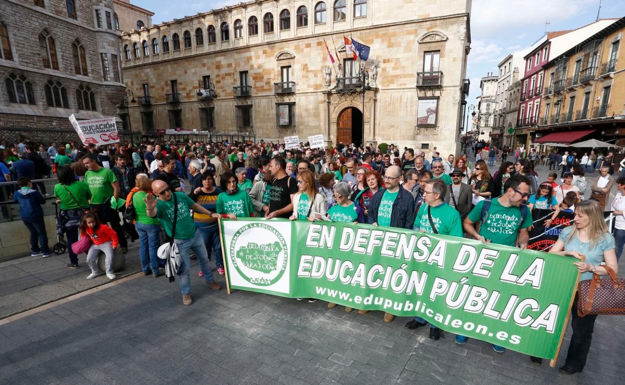 Manifestación en defensa de la educación pública.