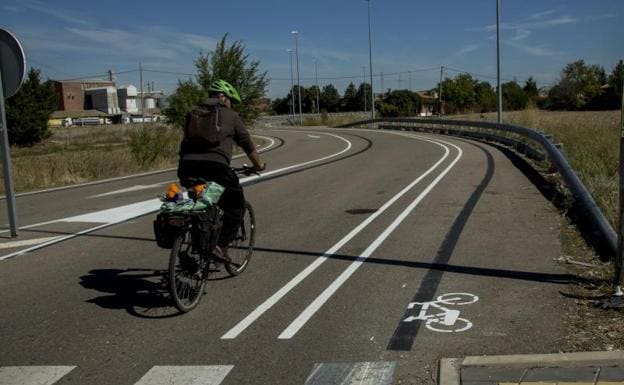 Imagen principal - Carril de los talleres de Renfe.