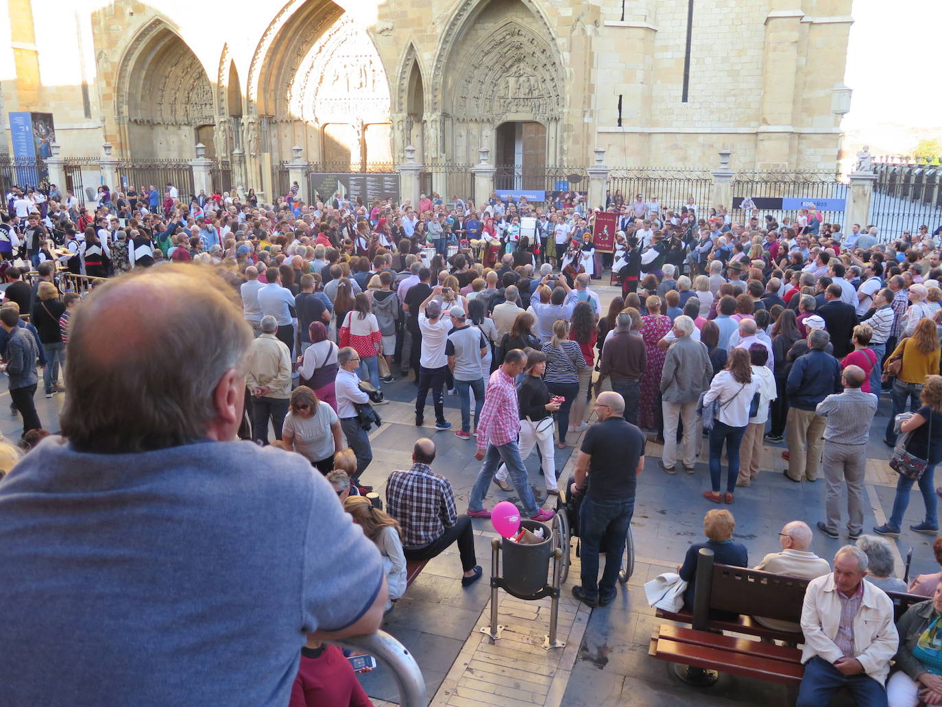 Fotos: Xuntanza de Gaitas a la sombra de la Catedral