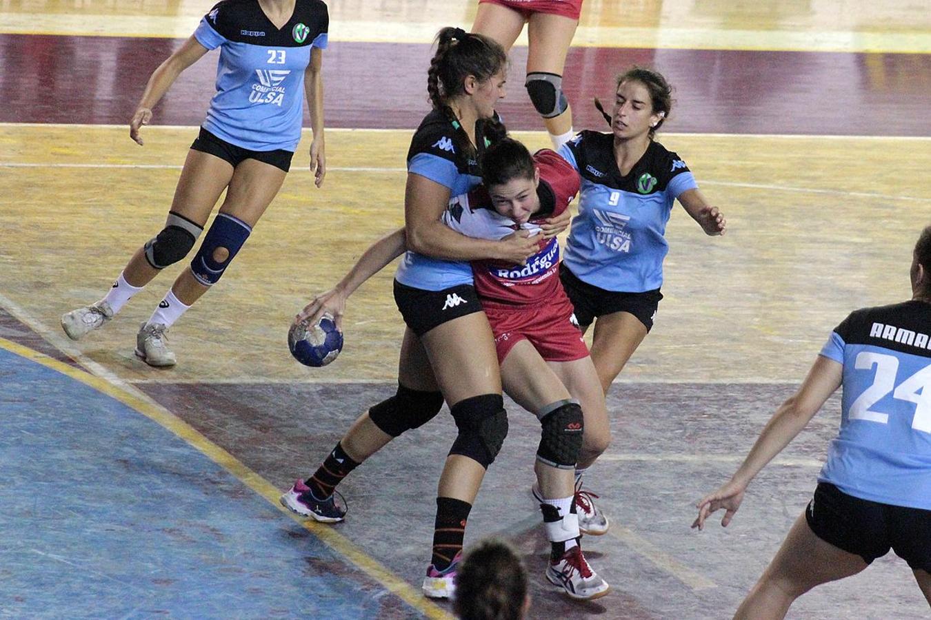 Fotos: Victoria del Rodríguez Cleba frente al Hand Vall, 32 - 24