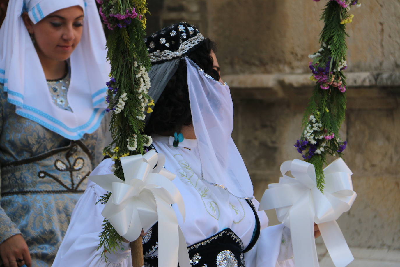 Baile de las doncellas en el claustro de la Catedral.