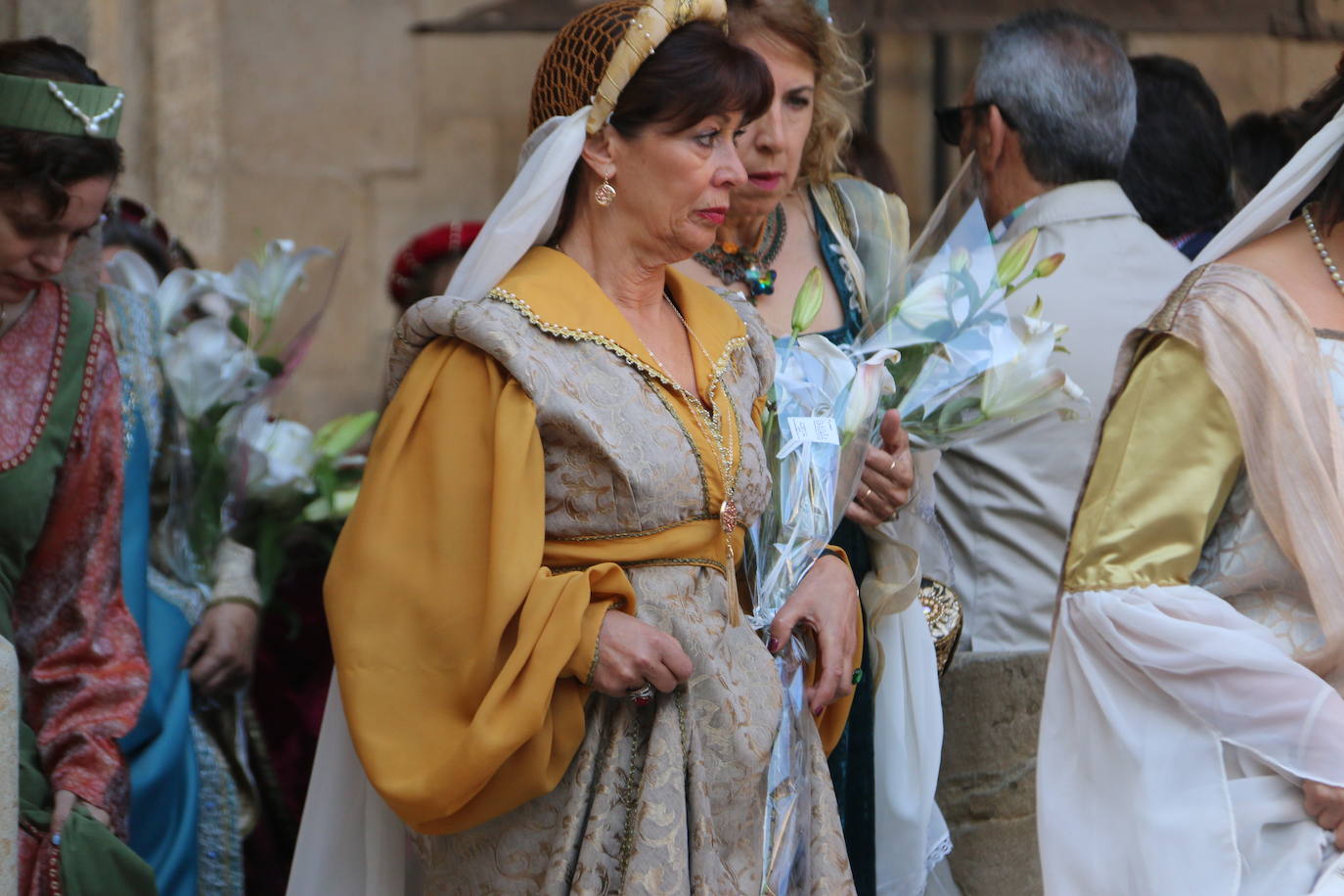 Baile de las doncellas en el claustro de la Catedral.