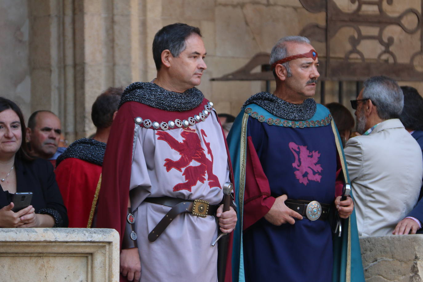 Baile de las doncellas en el claustro de la Catedral.