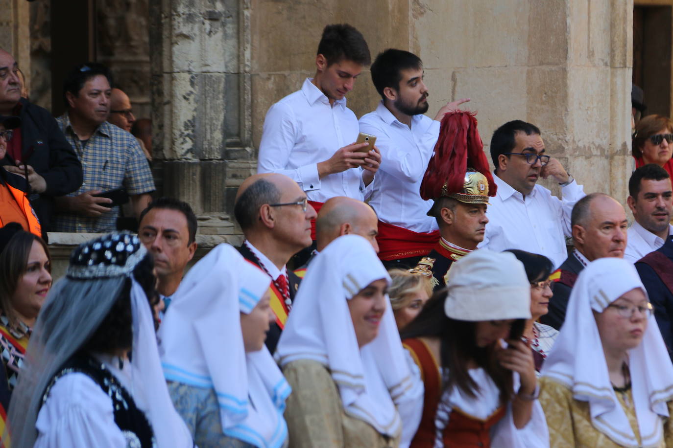 Baile de las doncellas en el claustro de la Catedral.