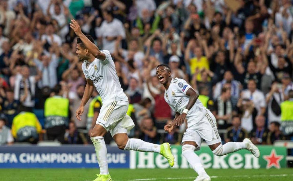 Casemiro celebra el gol que le valió el empate al Real Madrid. 