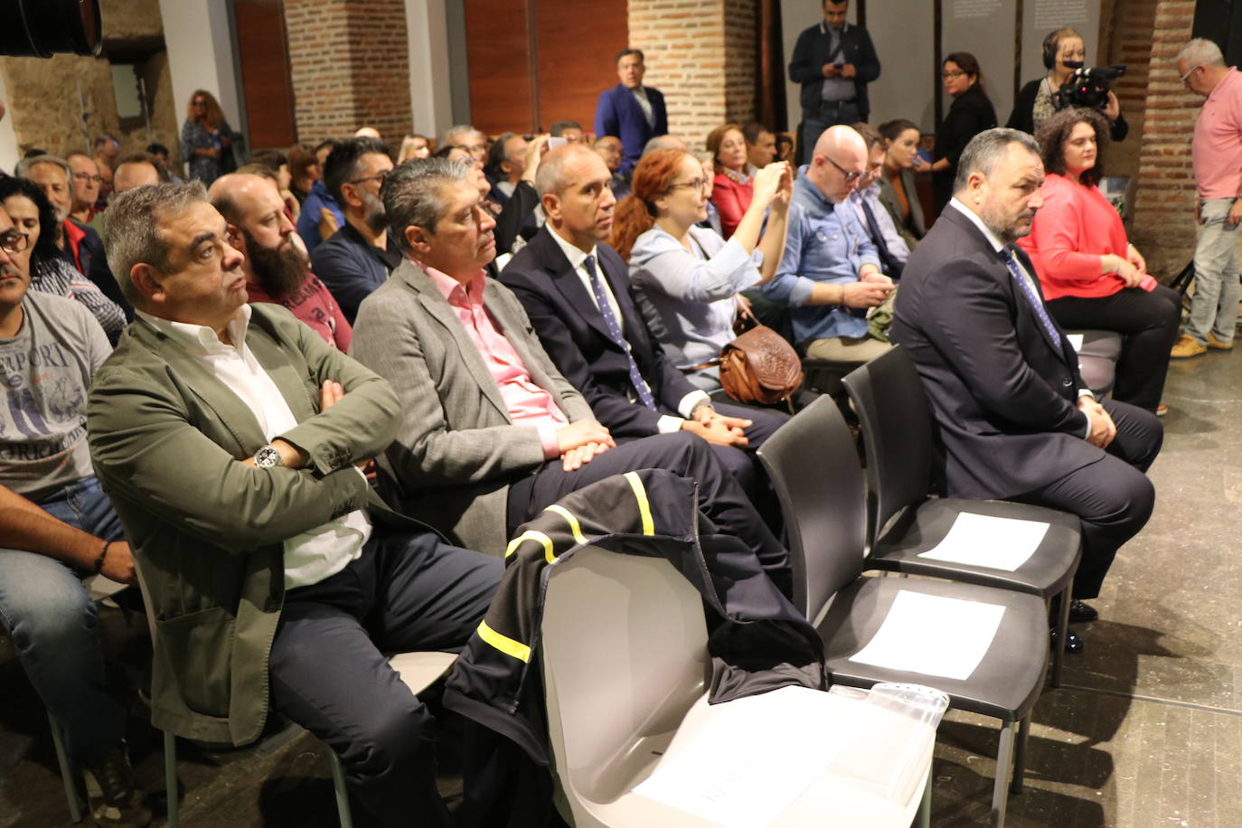 Conferencia en el Conde Luna.