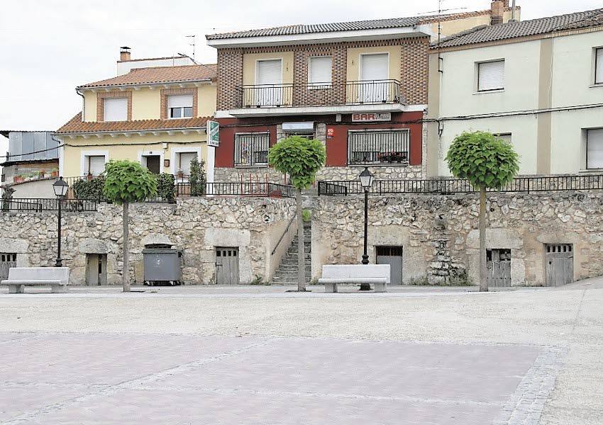 Plaza de la localidad segoviana de Torrecilla del Pinar.