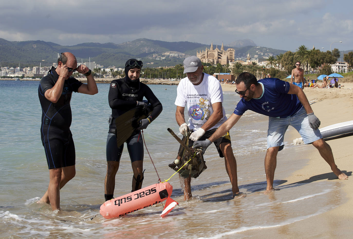 Fotos: 20 buceadores leoneses se suman a la V Gran Limpieza Internacional de Fondos Marinos