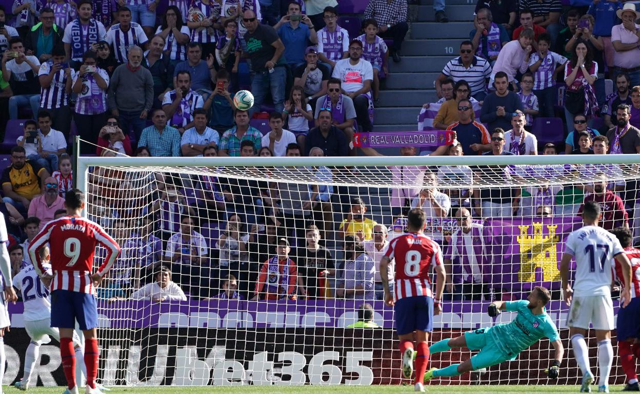 Sandro mandó por encima del larguero un penalti en la primera mitad 