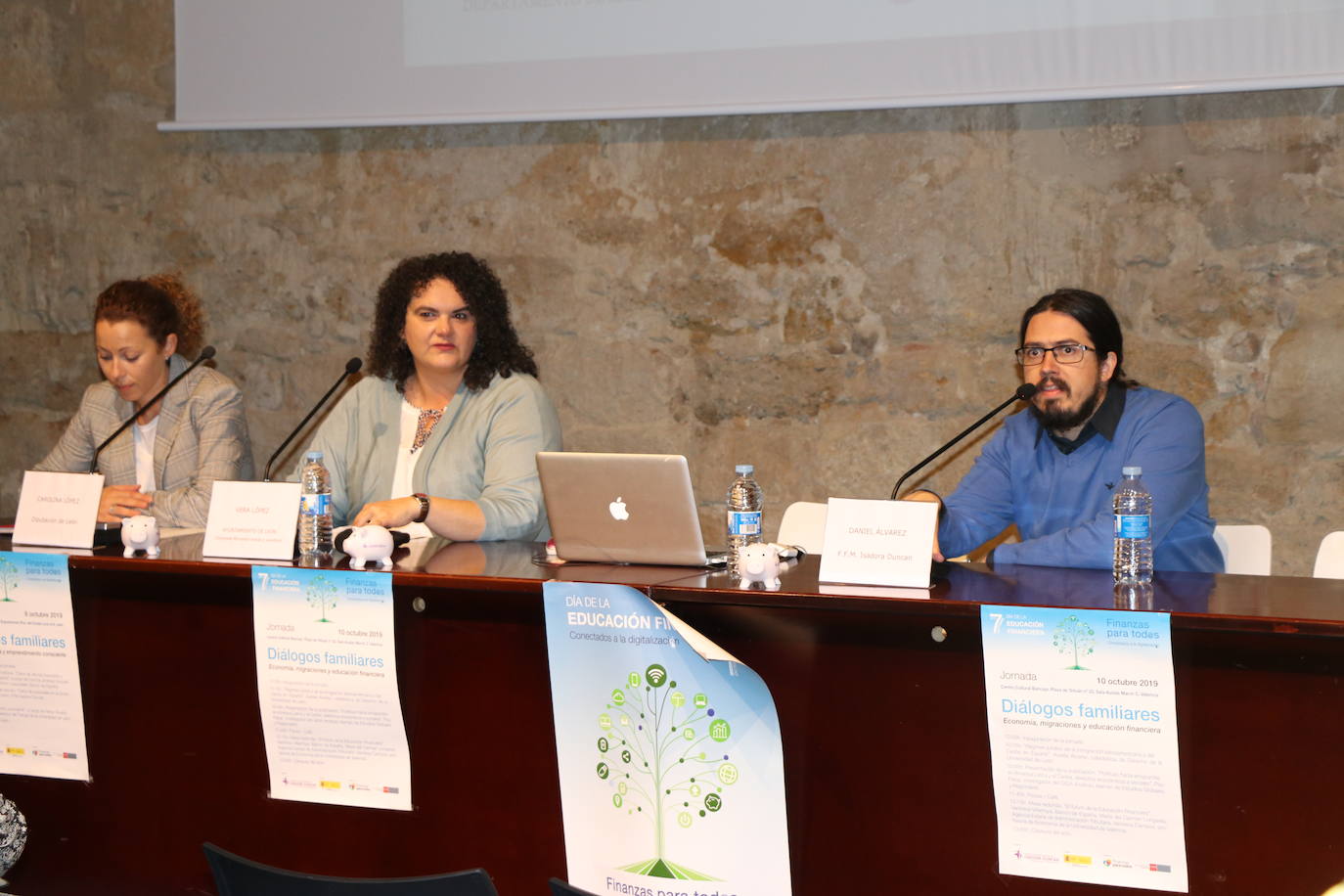 Fotos: Jornadas &#039;Diálogos familiares. Exclusión financiera y entendimiento consciente&#039;