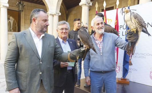 Matías Llorente, a la derecha, durante la presentación de las jornadas.
