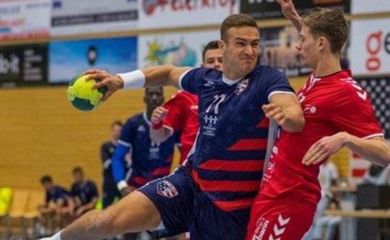 Andrew Donlin, en un partido con su selección.