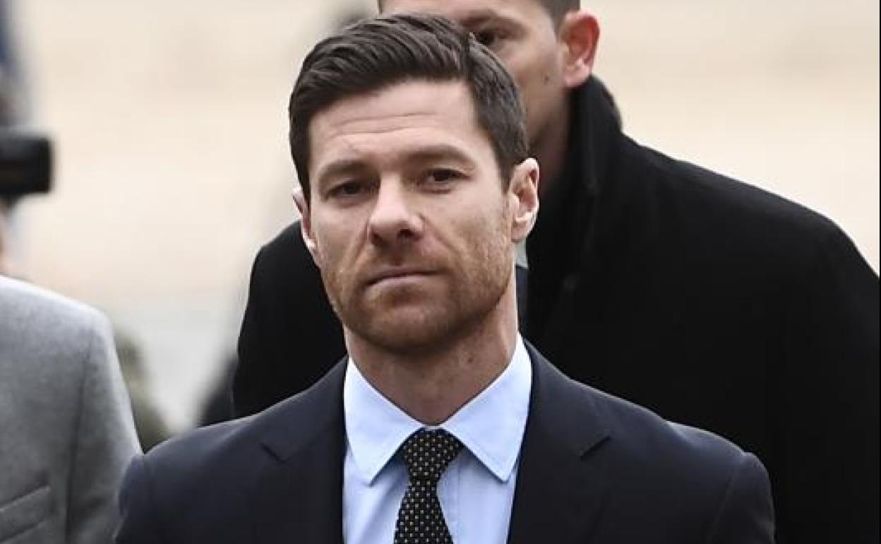 Xabi Alonso, a su llegada ayer a la Audiencia Provincial de Madrid. 