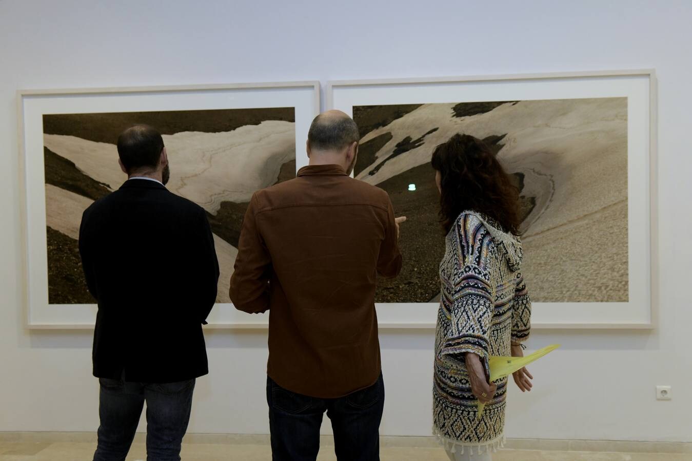 El fotófrafo José Guerrero y el pintor Nico Munuera presentan la exposición 'Paisajes del límite' en el Patio Herreriano de Valladolid.