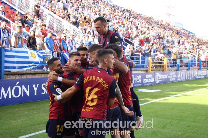 Fotos: Empate entre el Extremadura y la Ponferradina