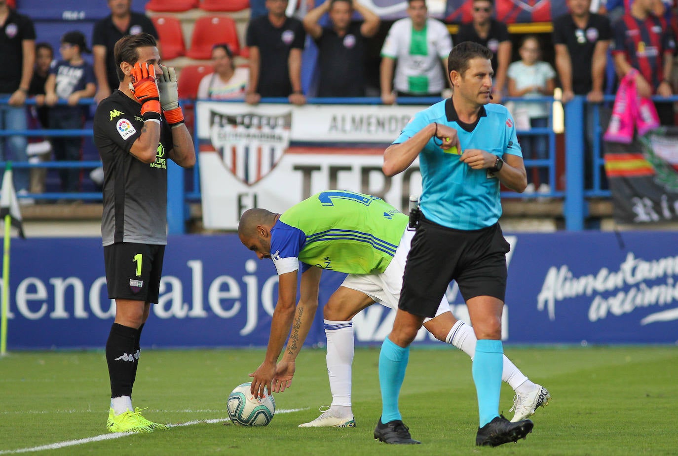 Fotos: Empate entre el Extremadura y la Ponferradina