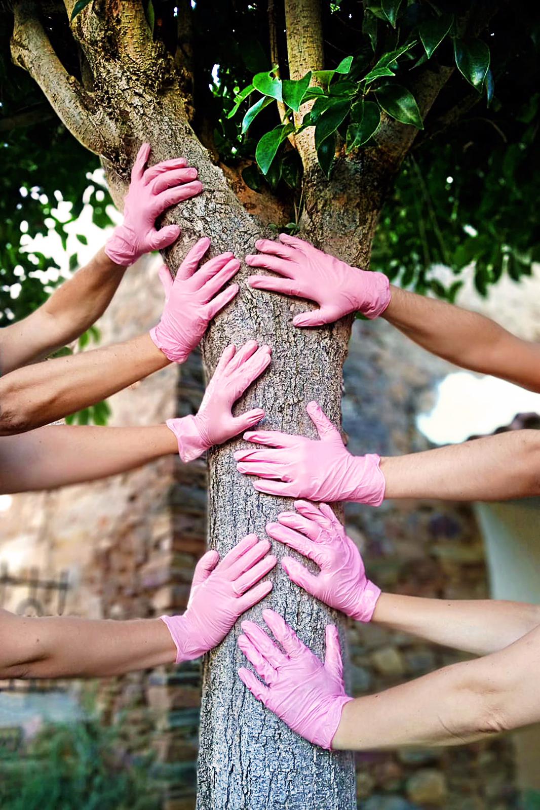 Fotos: León se apunta a la competición europea del guante rosa contra el cáncer de mama