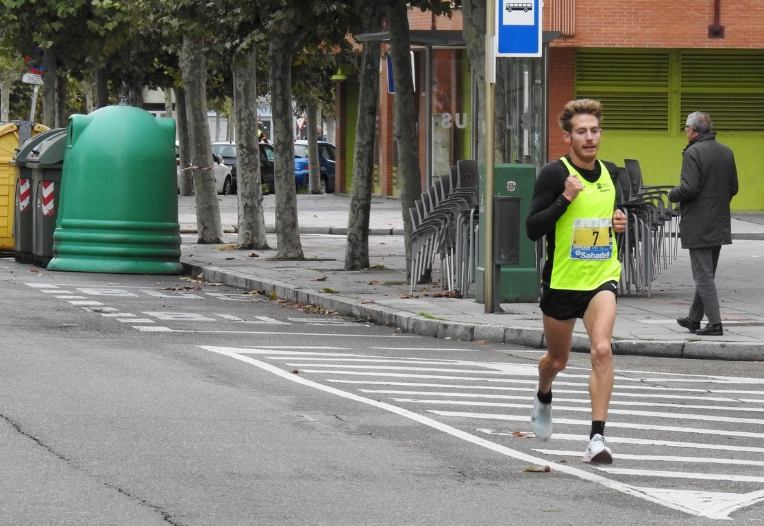 León se ha convertido de nuevo en el escenario para una gran cita del atletismo. Brillantes 10 kilómetros en la ciudad.