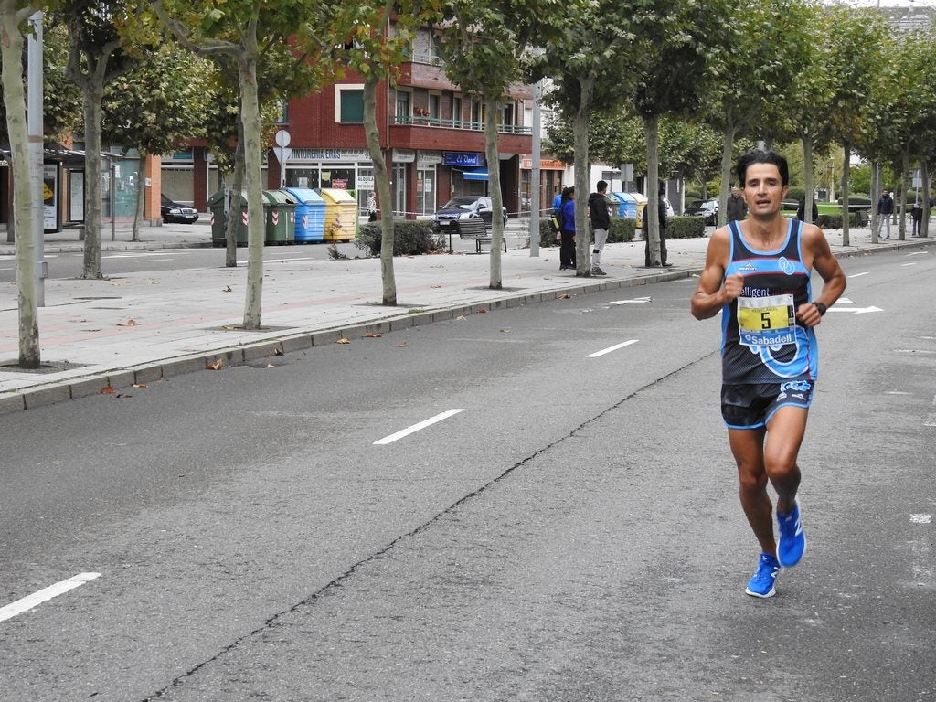 León se ha convertido de nuevo en el escenario para una gran cita del atletismo. Brillantes 10 kilómetros en la ciudad.