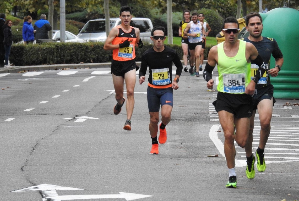 León se ha convertido de nuevo en el escenario para una gran cita del atletismo. Brillantes 10 kilómetros en la ciudad.