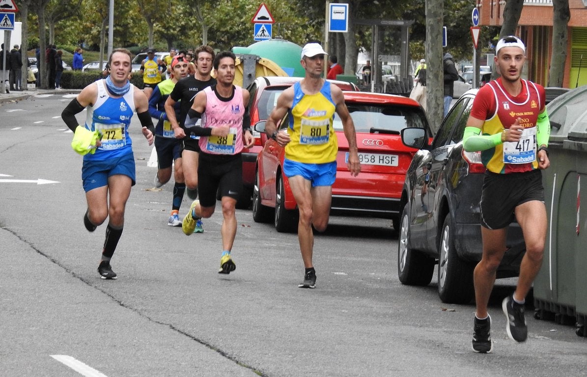 León se ha convertido de nuevo en el escenario para una gran cita del atletismo. Brillantes 10 kilómetros en la ciudad.