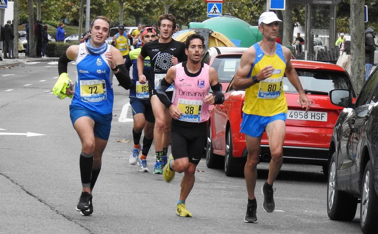 León se ha convertido de nuevo en el escenario para una gran cita del atletismo. Brillantes 10 kilómetros en la ciudad.