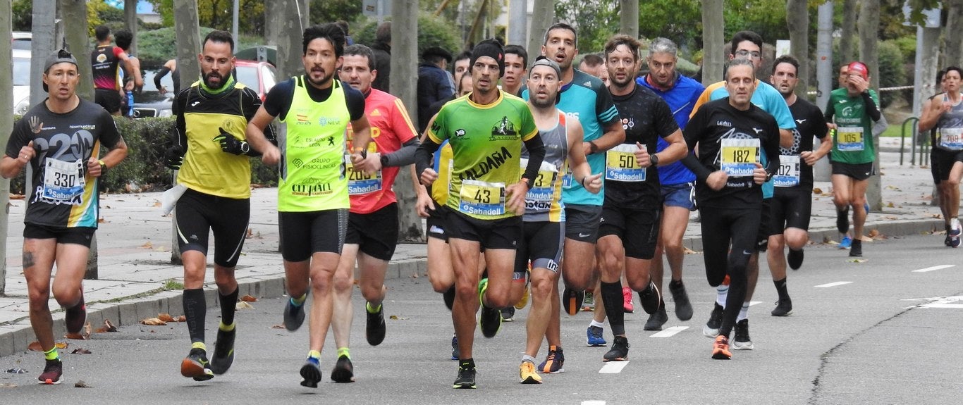 León se ha convertido de nuevo en el escenario para una gran cita del atletismo. Brillantes 10 kilómetros en la ciudad.