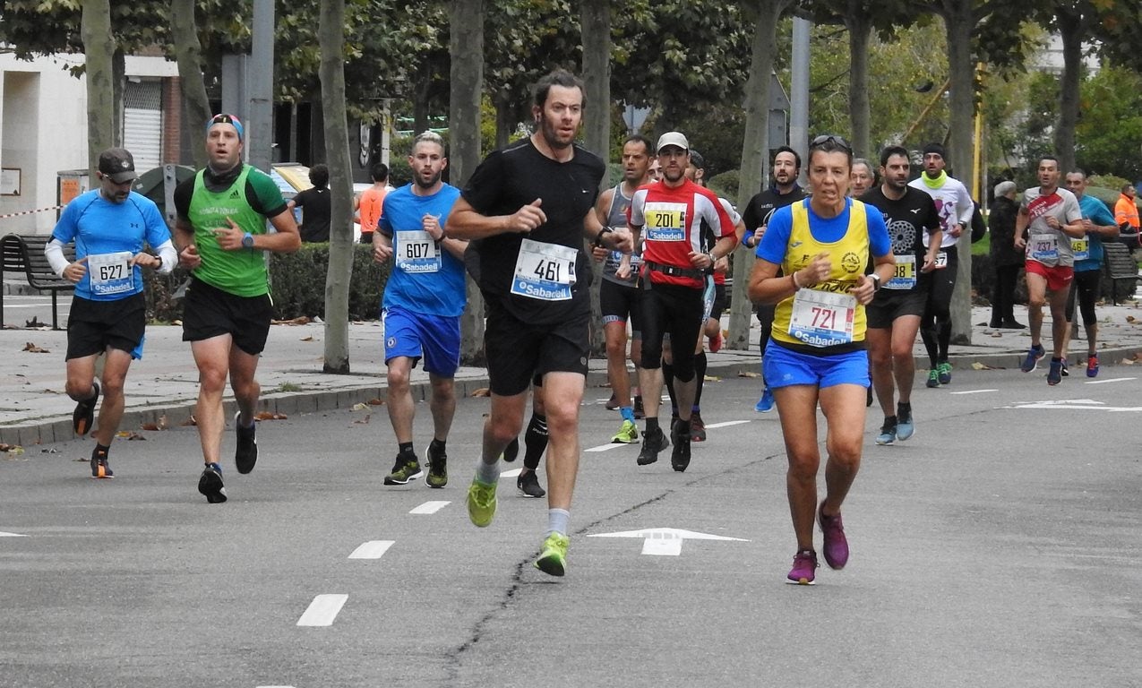 León se ha convertido de nuevo en el escenario para una gran cita del atletismo. Brillantes 10 kilómetros en la ciudad.