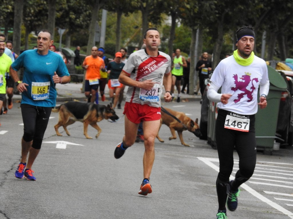 León se ha convertido de nuevo en el escenario para una gran cita del atletismo. Brillantes 10 kilómetros en la ciudad.