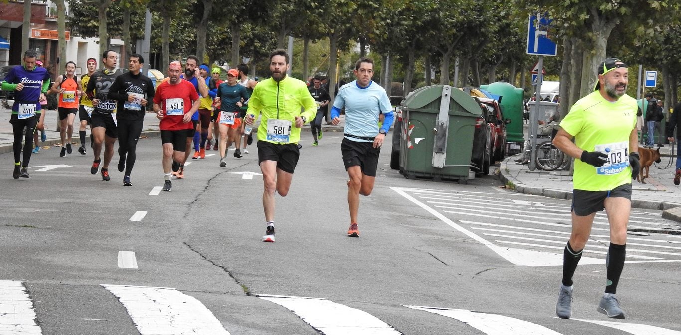 León se ha convertido de nuevo en el escenario para una gran cita del atletismo. Brillantes 10 kilómetros en la ciudad.